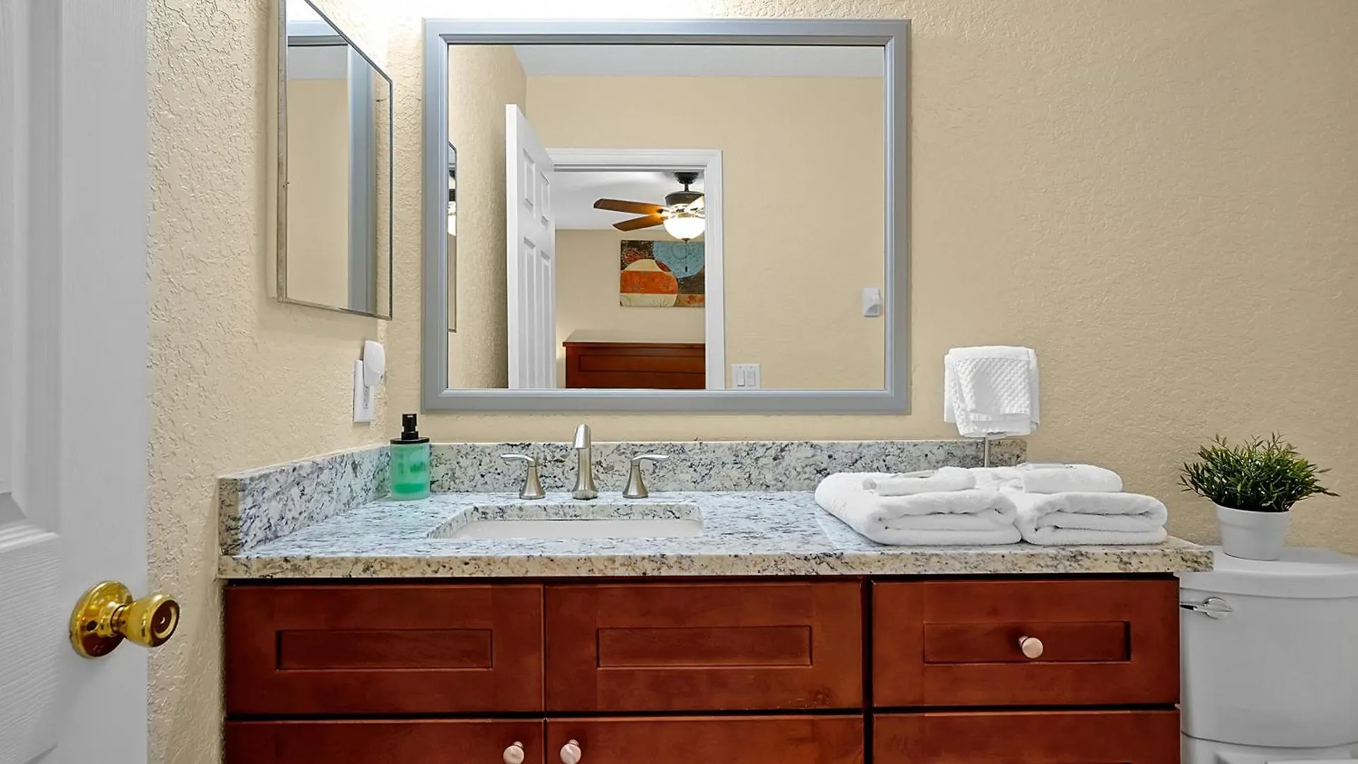 Regal Palms Retreat W/ Lazy River, Pool, & Balcony Davenport