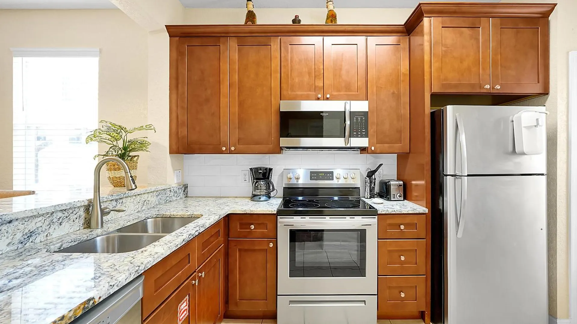 Regal Palms Retreat W/ Lazy River, Pool, & Balcony Davenport
