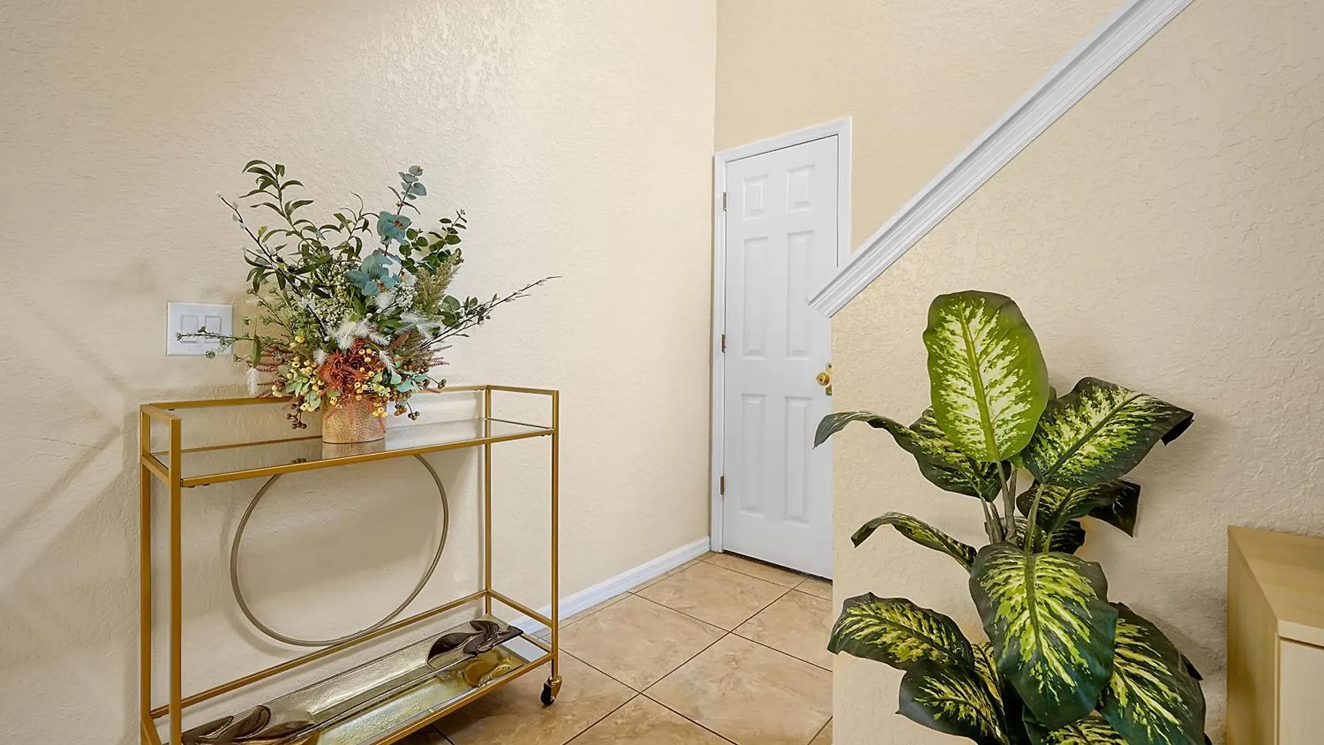 Regal Palms Retreat W/ Lazy River, Pool, & Balcony Davenport