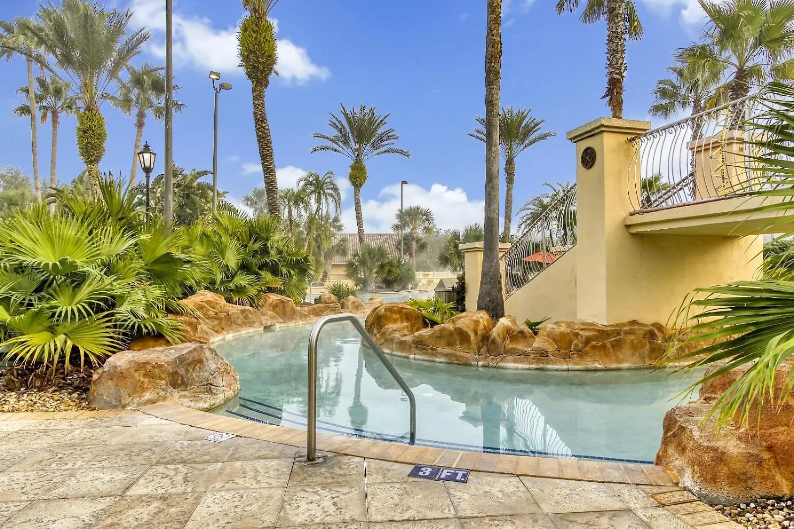 Regal Palms Retreat W/ Lazy River, Pool, & Balcony Davenport