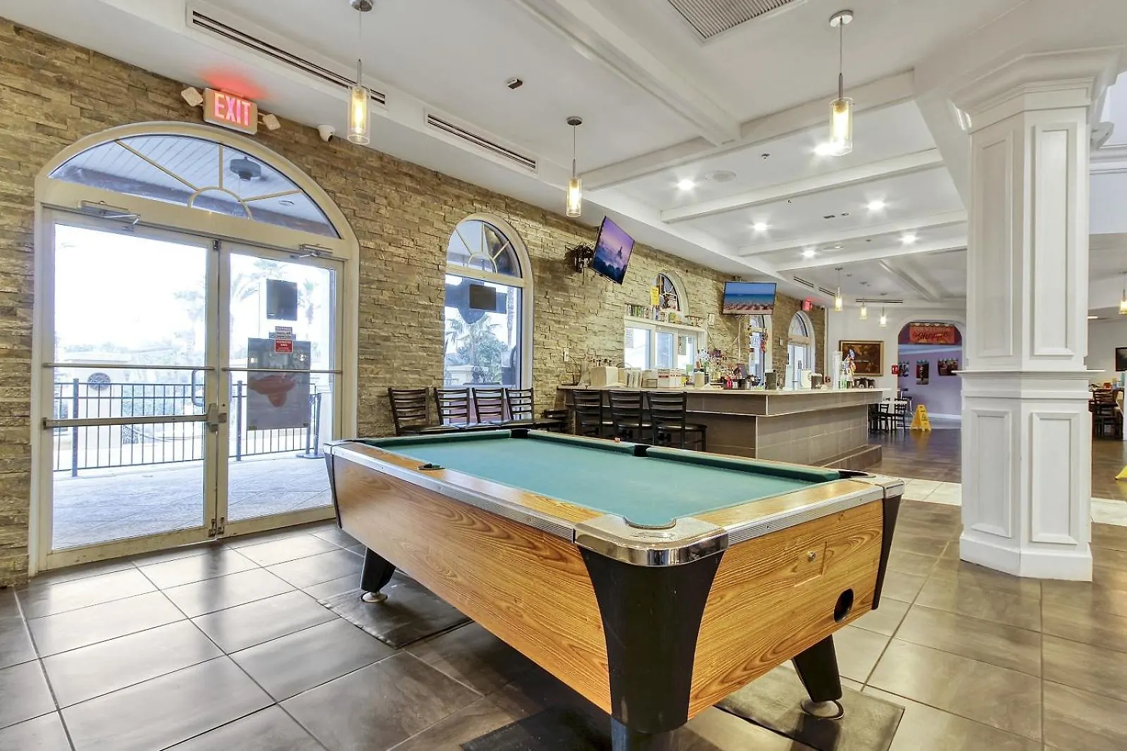 Regal Palms Retreat W/ Lazy River, Pool, & Balcony Davenport United States